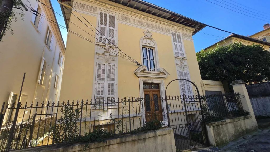 CHAMBRUN/ST MAURICE – STUDIO VENDU LOUE
