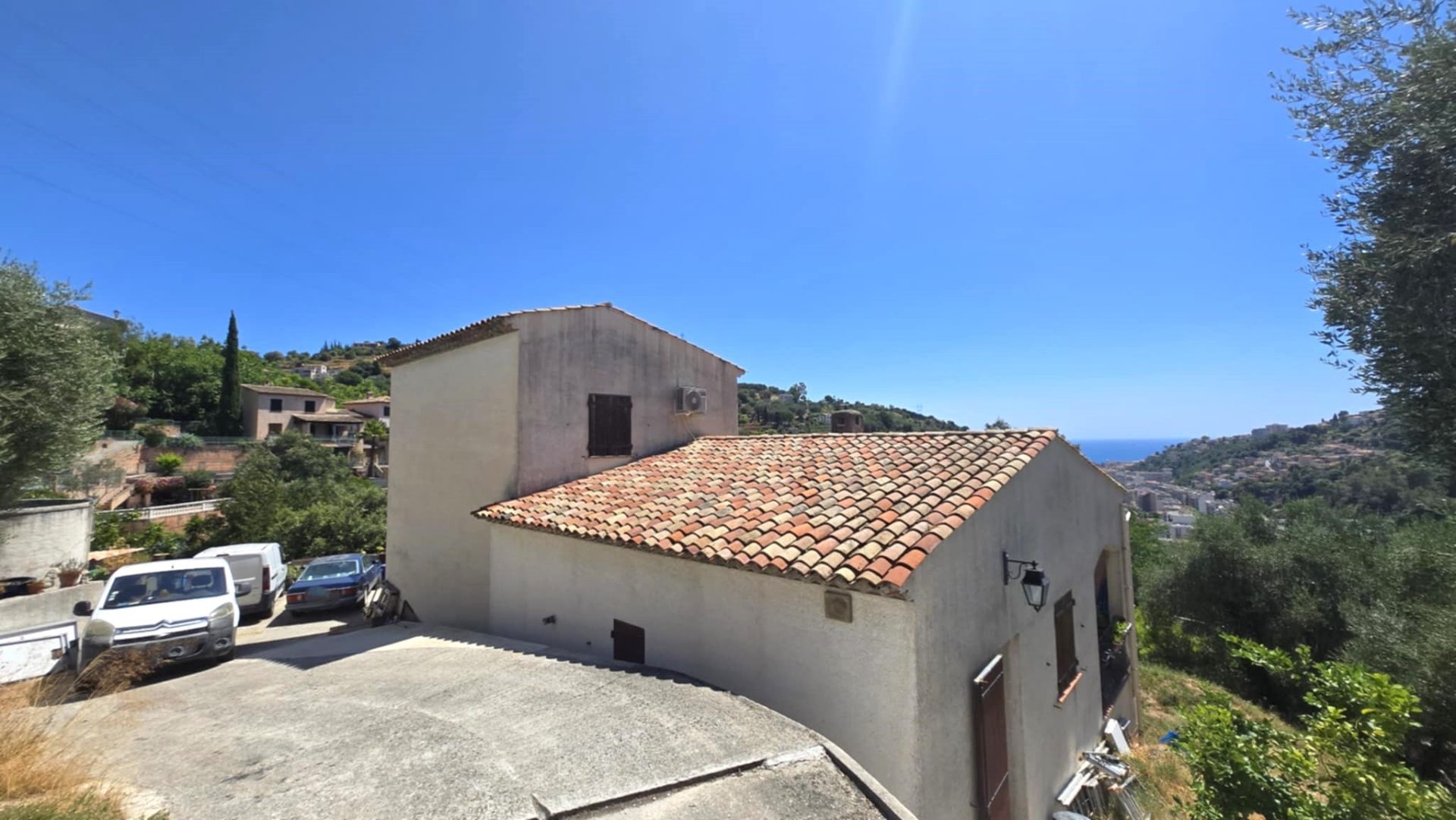 NICE OUEST – CHEMIN DE LA COSTIERE / MAISON INDIVIDUELLE 130m² SUR UN TERRAIN DE 1500m² 