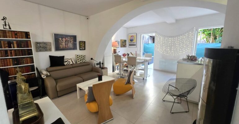 072e6f24-55f6-47ca-9b9e-23e721bee5a1