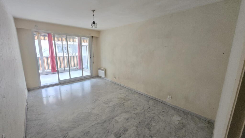 STUDIO/F1 32m² + TERRASSE/LOGGIA 13m² + CAVE