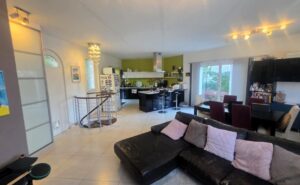 5d171ec8-1000-4489-8188-c5a01832e93a