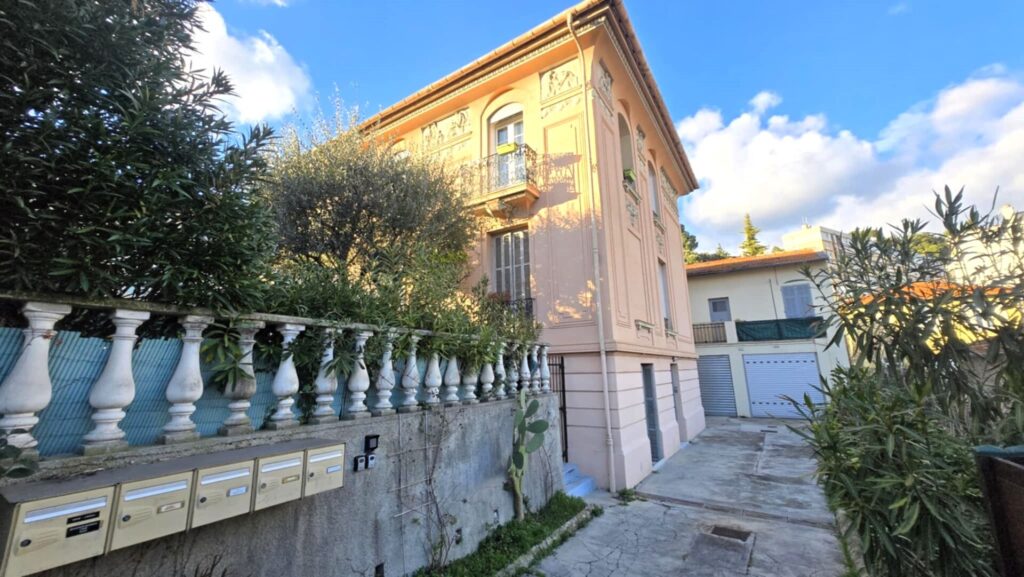 PROCHE CHAMBRUN/AVENUE VISMARA – APPARTEMENT 3/4 PIECES