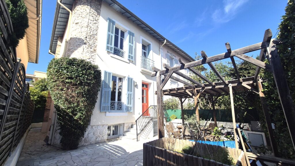 Rare – Maison de ville – Evéché