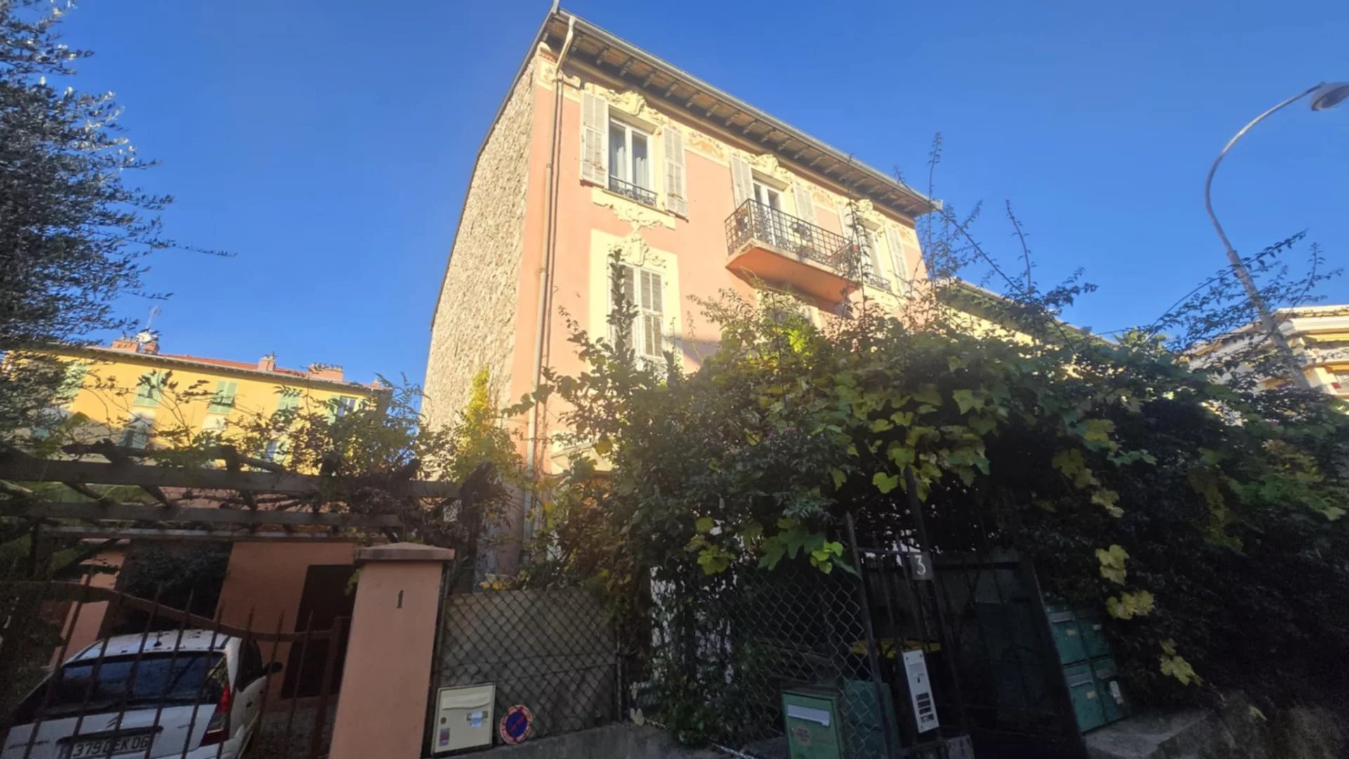 CHAMBRUN/ST MAURICE – DERNIER ETAGE – 3PIECES + CAVES