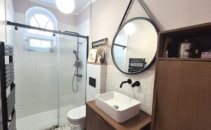 salle d'eau et toilettes
