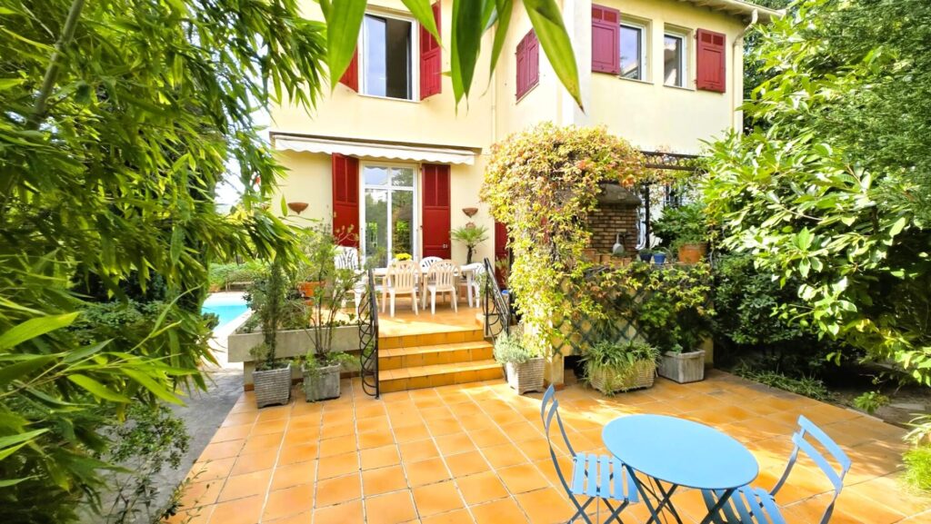 RARE – Villa Bourgeoise – Piscine – Chambrun – Garage