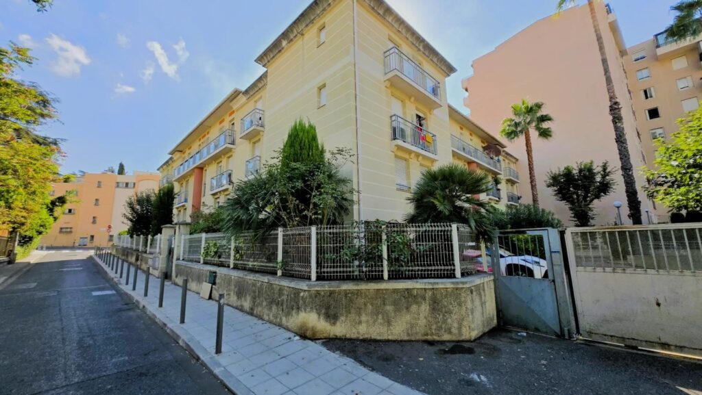 VALROSE/ST MAURICE – STUDIO 21m² VALROSE/ST MAURICE – STUDIO 21m²